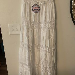 NWT.beautiful WHITE  BOHEMIAN SKIRT.    100%cotton